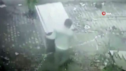 Ataşehir'de anne-oğlun hırsızlık yaptığı anlar kamerada