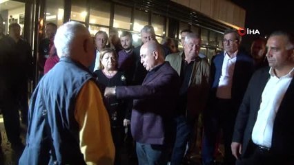 Başkan Akgün, dışarıda bekleyen vatandaşları yalnız bırakmadı