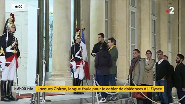 Disparition de Jacques Chirac: Les images impressionnantes de ces centaines de Français, cette nuit à l'Elysée pour rendre hommage à l'ancien Président