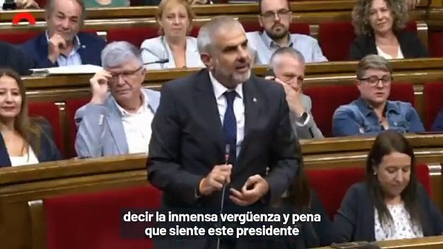 El esperpéntico Parlamento catalán: se expulsa a los demócratas mientras se permite a los golpistas jalear a los CDR
