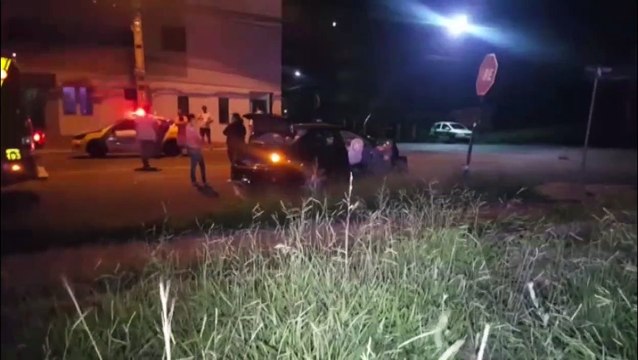 Duas pessoas ficam feridas, após se envolver em acidente de trânsito na Neva