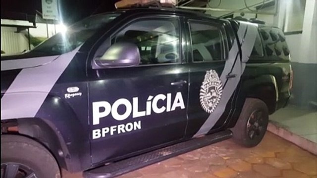 BPFRON apreende carro com cigarros contrabandeados e encaminha homem para delegacia
