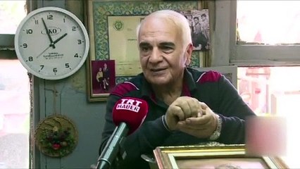 Röportaj sırasında deprem anı kamerada