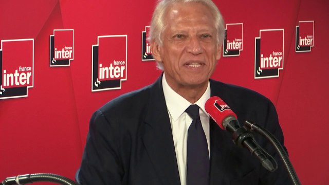 Dominique de Villepin : Jacques Chirac était un homme qui avait une formidable capacité à encaisser. Il cachait ses émotions, sa souffrance. Il ressentait extraordinairement vivement les choses