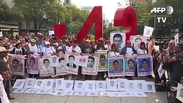 Protesta reclama encontrar a 43 estudiantes desaparecidos hace cinco años en México