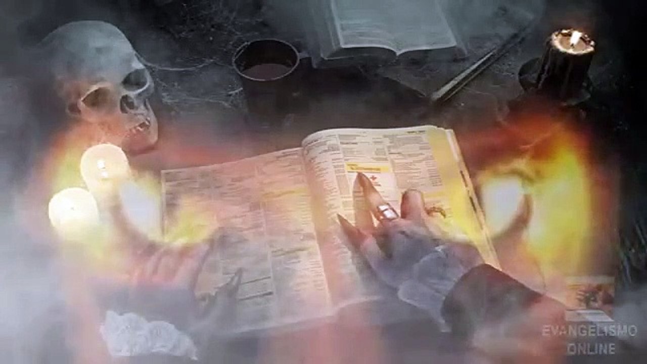 MULHER EX-FEITICEIRA CONTA COMO ERA A MAGIA NEGRA E SACRIFICIO DE CRIANÇAS PARA O DIABO