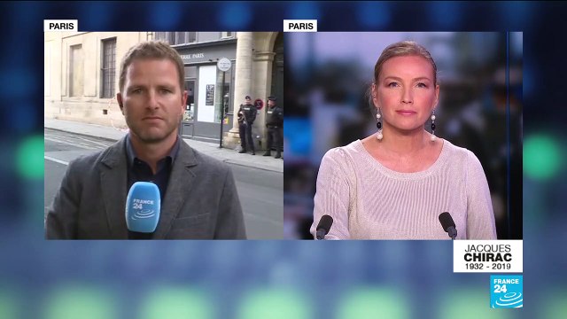 Décès de Jacques Chirac : De nombreux anonymes lui rendent hommage devant son domicile