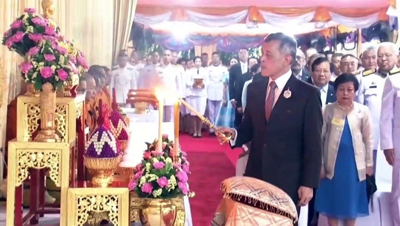 แพนเค้ก เขมนิจณ์ ซวย  โดนพระราชินีนุ้ย สุทิดา เรียกไปด่าเป็นการส่วนตัว เพราะแอบมองพระพักตร์ รัชกาลที่ 10