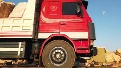 72 yaşındaki Suriyeli yaşamını taş kırarak sağlıyor