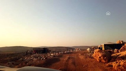 Yerinden edilen 72 yaşındaki Suriyeli geçinmek için taş kırıyor (1)