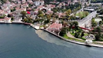 İstanbul Boğazı'nda dikkat çeken görüntü