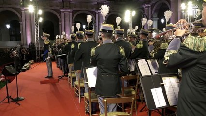 下载视频: Roma - Mattarella al concerto della Banda della Guardia di Finanza (27.09.19)