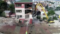 Kağıthane'deki riskli binanın yıkımı havadan görüntülendi (2)