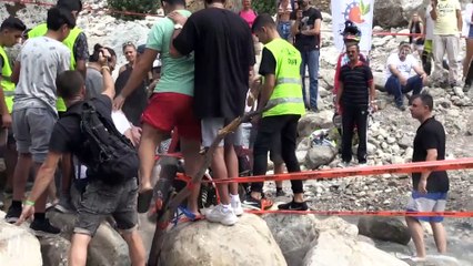 İngiliz enduro yarışçısı kütük üzerinden geçerken suya düştü - ANTALYA