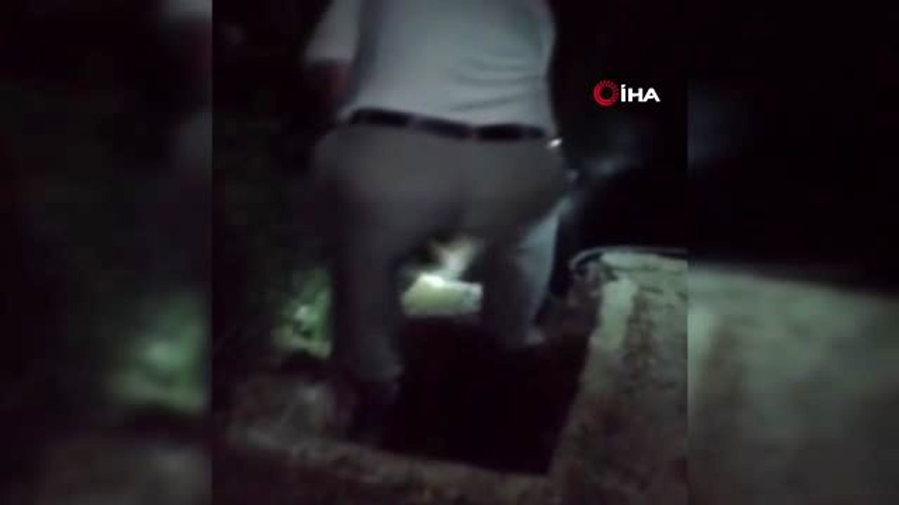 Su deposunda mahsur kalan inek için köy sakinleri seferber oldu