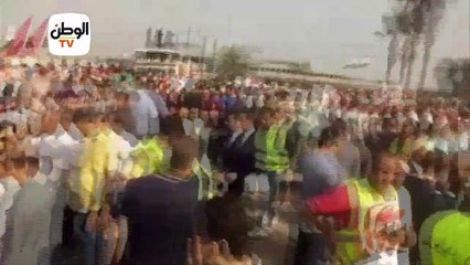 استقبال حاشد للرئيس السيسي في مطار القاهرة بالأعلام