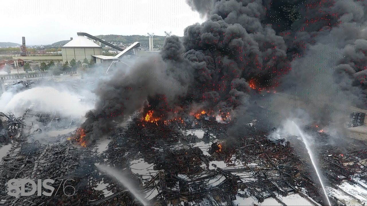 Incendie Rouen : le brasier de l'usine Lubrizol filmé par un drone