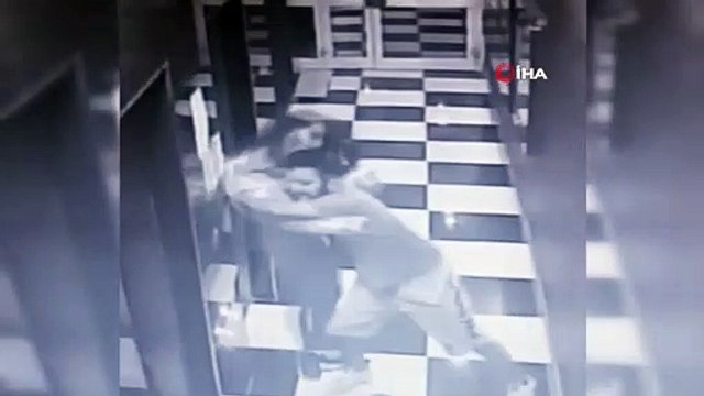 Arkadaşının ittiği üniversiteli kız asansör boşluğuna düştü... O anlar kamerada