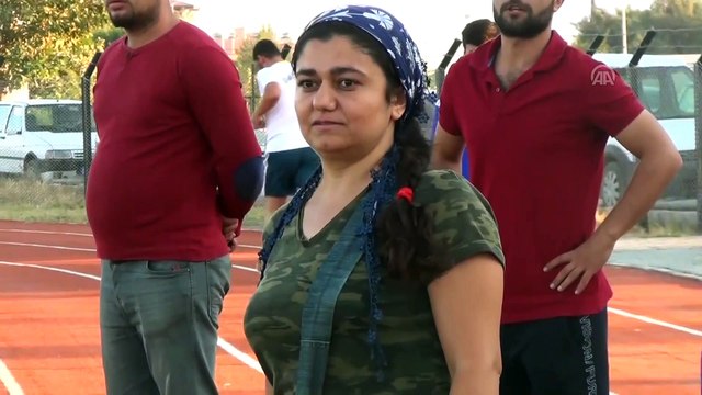 Kadın muhtar, amatör futbol mahalle takımına teknik direktörlük yapıyor - GAZİANTEP