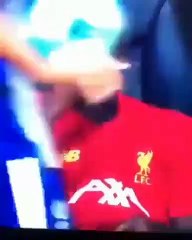 Admirez le geste affectueux de Sadio Mane qui fait applaudir le web... Coeur de lion !