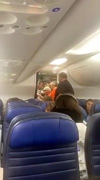 Un vol de la United Airlines dérouté après qu'une femme se soit retrouvée coincée dans les toilettes