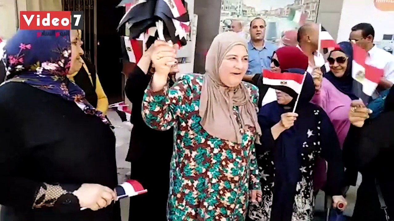 "الجزيرة فين الشعب المصري أهوه" هكذا هتف المصريون في عدة مناطق بالجيزة، بعدما نظموا وقفات سلمية لدعم الدولة المصرية.