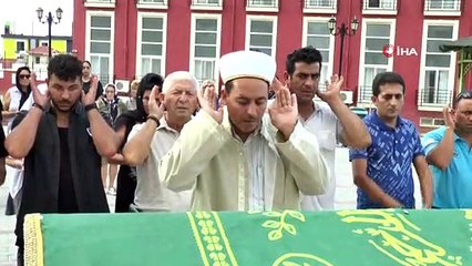 - Ünlü sanatçı Işın Karaca’nın dedesi son yolculuğuna uğurlandı