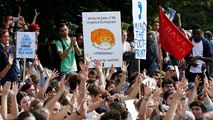 راهپیمایی دانش‌آموزان در لوزان سوئیس در اعتراض به تغییرات آب و هوایی
