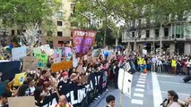 Miles de jóvenes en Barcelona en el arranque de la manifestación por la justicia climática: 