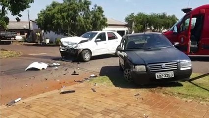 Acidente envolve dois carros no Jardim Veneza