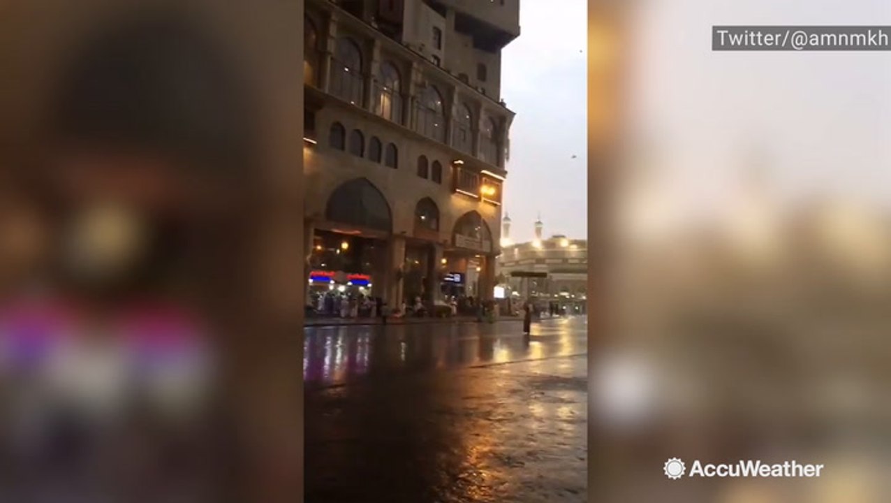 Rain coming down in Mecca