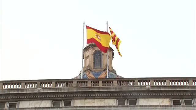 Nueva pancarta con el lema Libertad de opinión y de expresión en la fachada del Palau