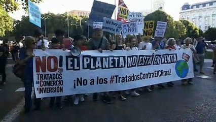 Madrid acoge una multitudinaria manifestación por el clima