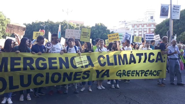 Madrid acoge una multitudinaria manifestación por el clima