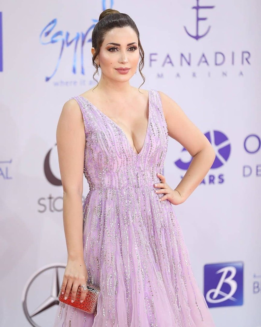 نسرين طافش تستعرض جمال فستانها في ختام مهرجان الجونة - فيديو Dailymotion