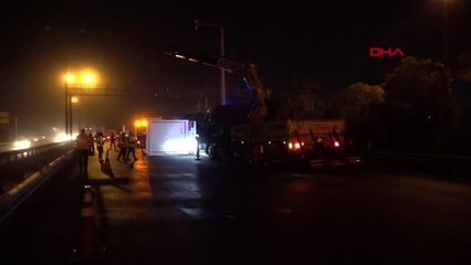Otoyol kapandı, 15 kilometre araç kuyruğu oluştu