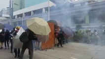 Gases lacrimógenos y cócteles molotov en una nueva jornada de protestas en Hong Kong