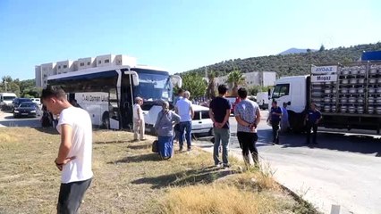 Milas'ta yolcu otobüsüyle otomobil çarpıştı: 2 yaralı