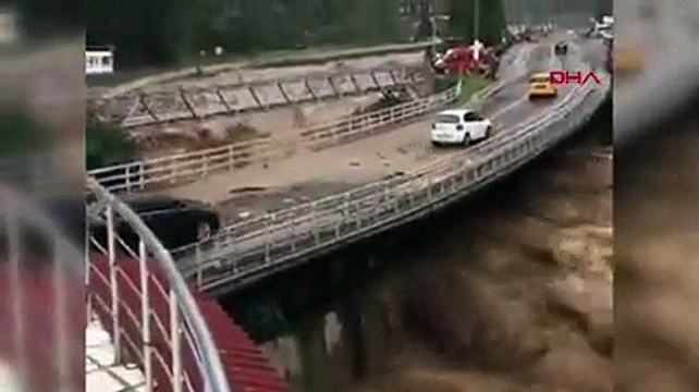 Artvin'de sel: Dereler, dereler taştı yollar kapandı