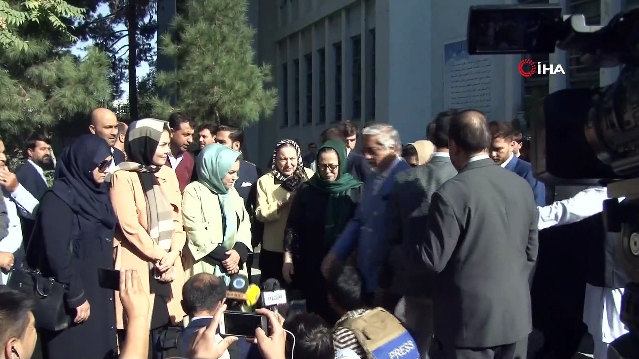 - Afganistan’da Halk Sandık Başında-Cumhurbaşkanı Gani Ve İcra Kurulu Başkanı Abdullah Oyunu Kullandı