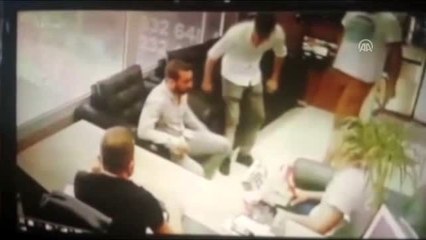 İş yerindeki silahlı saldırı güvenlik kamerasında