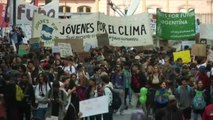 Miles de jóvenes lideran una protesta mundial contra el clima