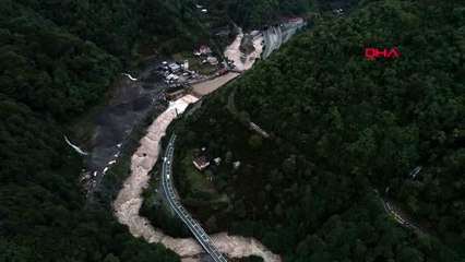 Download Video: Artvin'de sel; dereler taştı, yollar kapandı