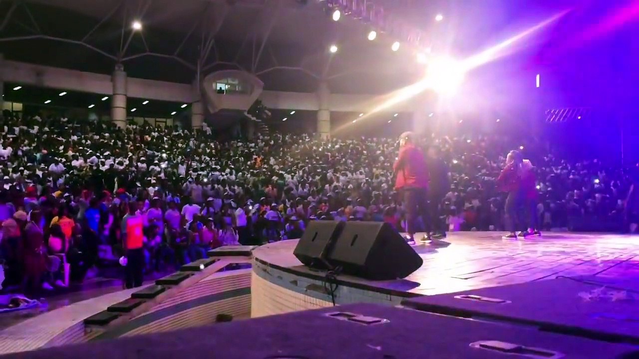 Bebi Philip - Performance Chevalier de Dieu & AZIBO