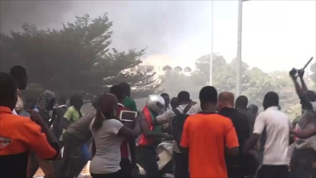 مغني الثورة في بوركينا فاسو يحث الشباب على رفض الحكم العسكري