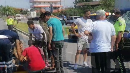 Kamyonetin çarpıp 20 metre sürüklediği kasksız motosiklet sürücüsü ağır yaralandı