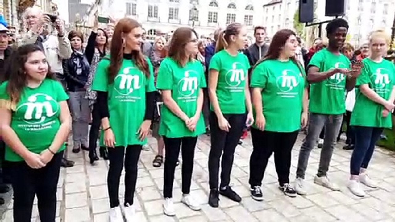 Les jeunes sourds au secours de la Planète : la belle et le bête