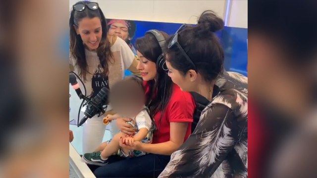 Pilar Rubio y su hijo Alex visitan los estudios de Rock FM