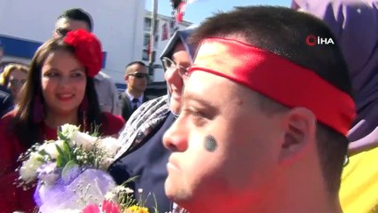 Bakan Selçuk, Yıllar Sonra Karşılaştığı Lise Öğretmeniyle Duygu Dolu Anlar Yaşadı