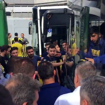 Ali Koç taraftarı uğurladı